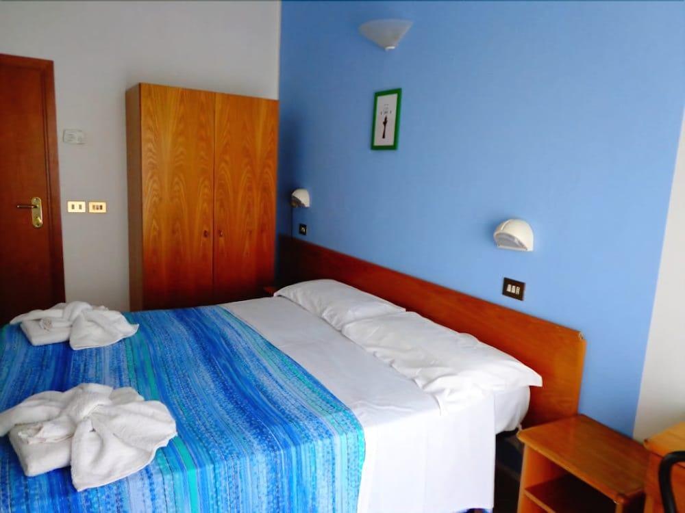 Hotel Santiago Римини Экстерьер фото