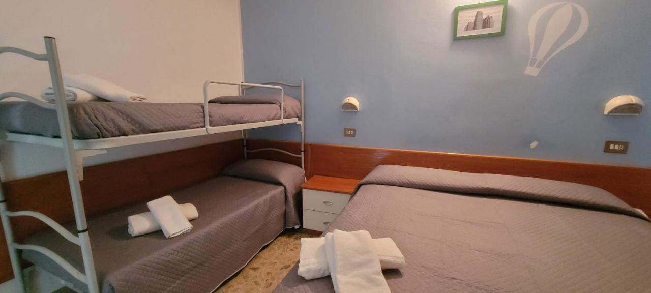 Hotel Santiago Римини Экстерьер фото