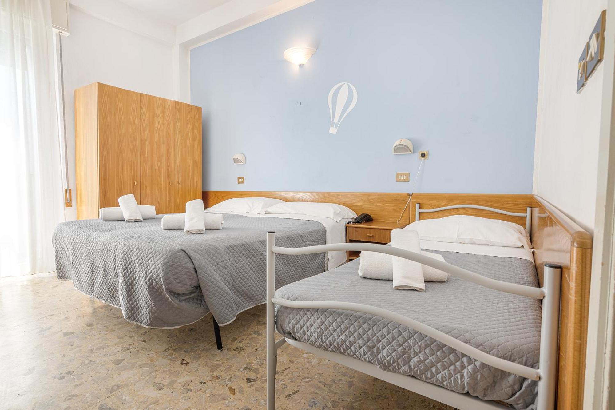 Hotel Santiago Римини Экстерьер фото