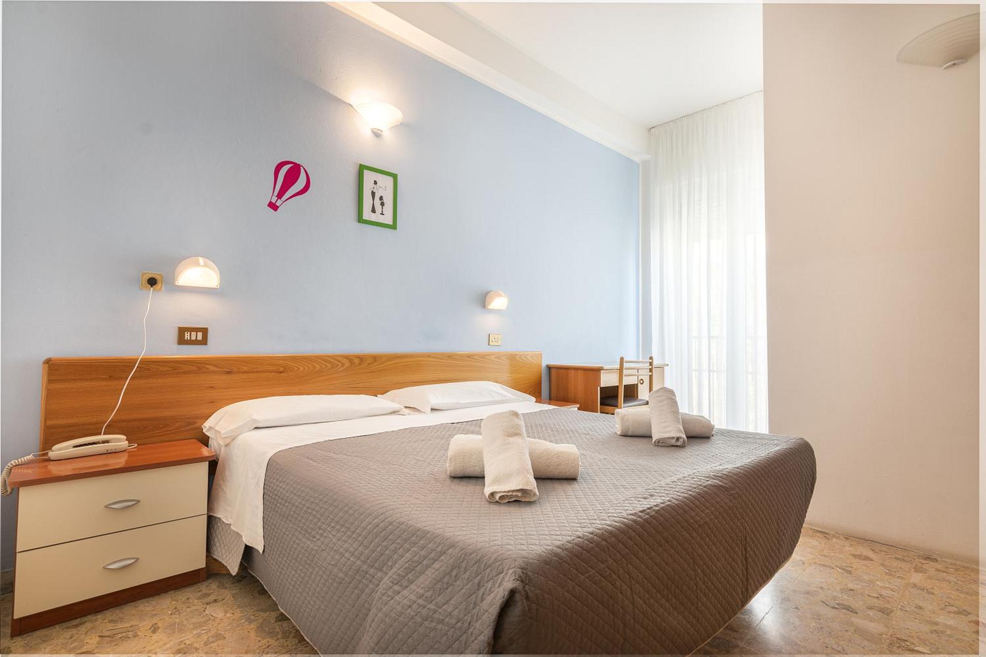 Hotel Santiago Римини Экстерьер фото