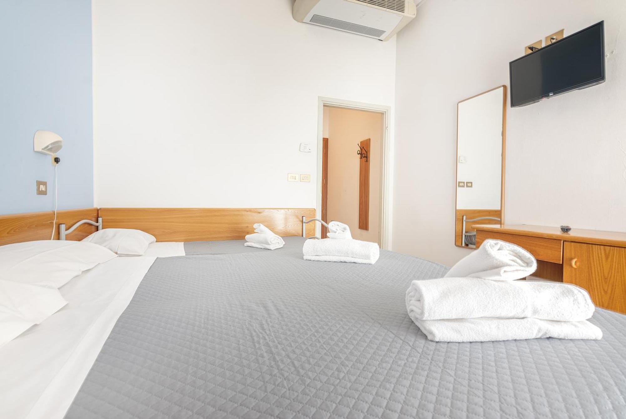 Hotel Santiago Римини Экстерьер фото