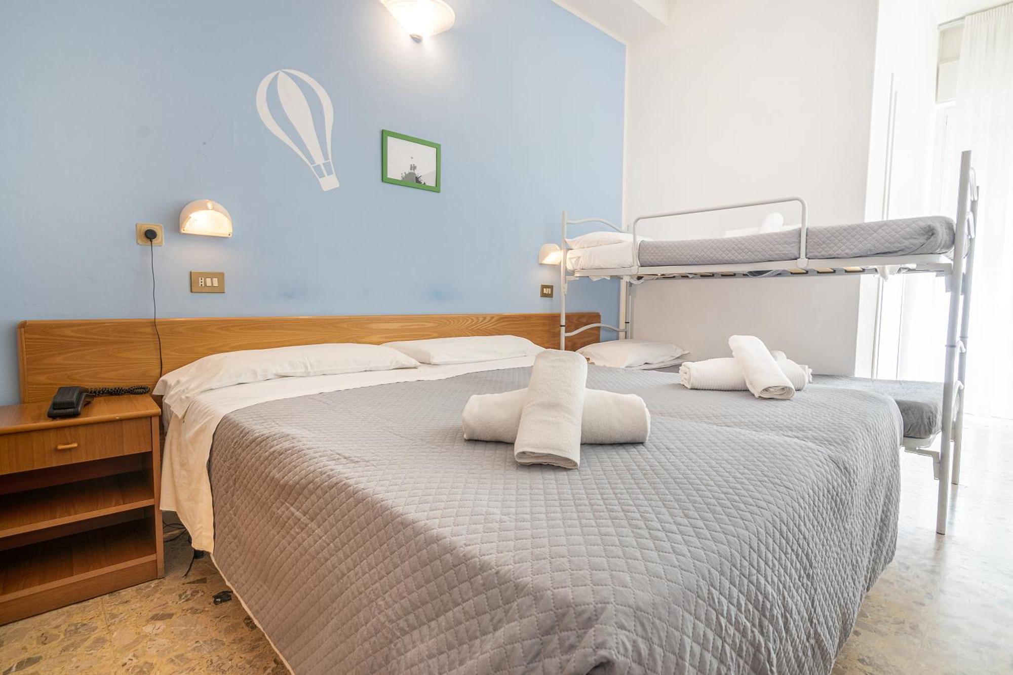 Hotel Santiago Римини Экстерьер фото