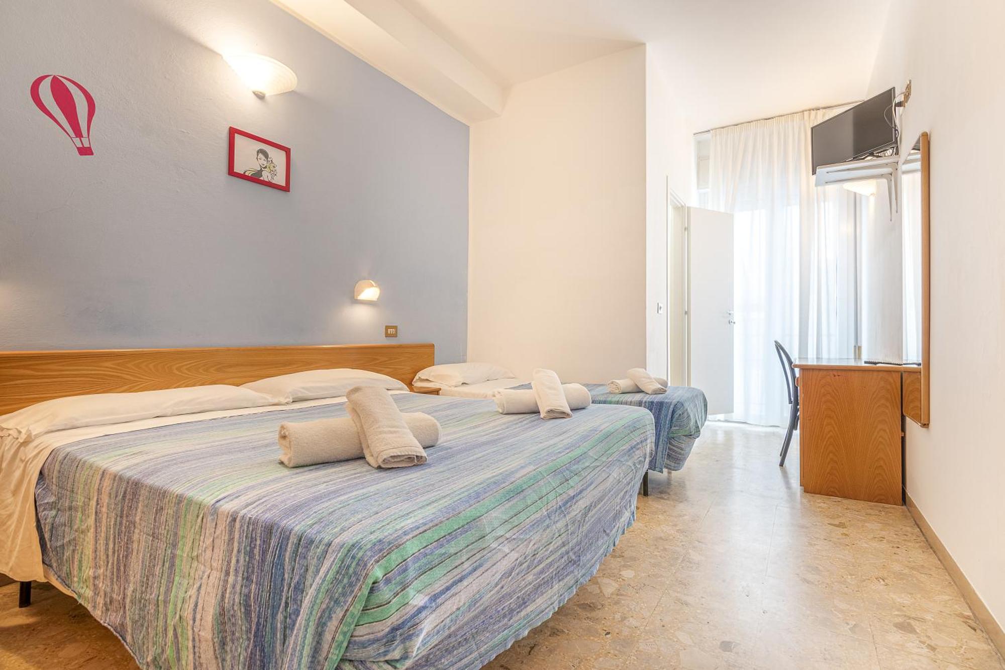 Hotel Santiago Римини Экстерьер фото